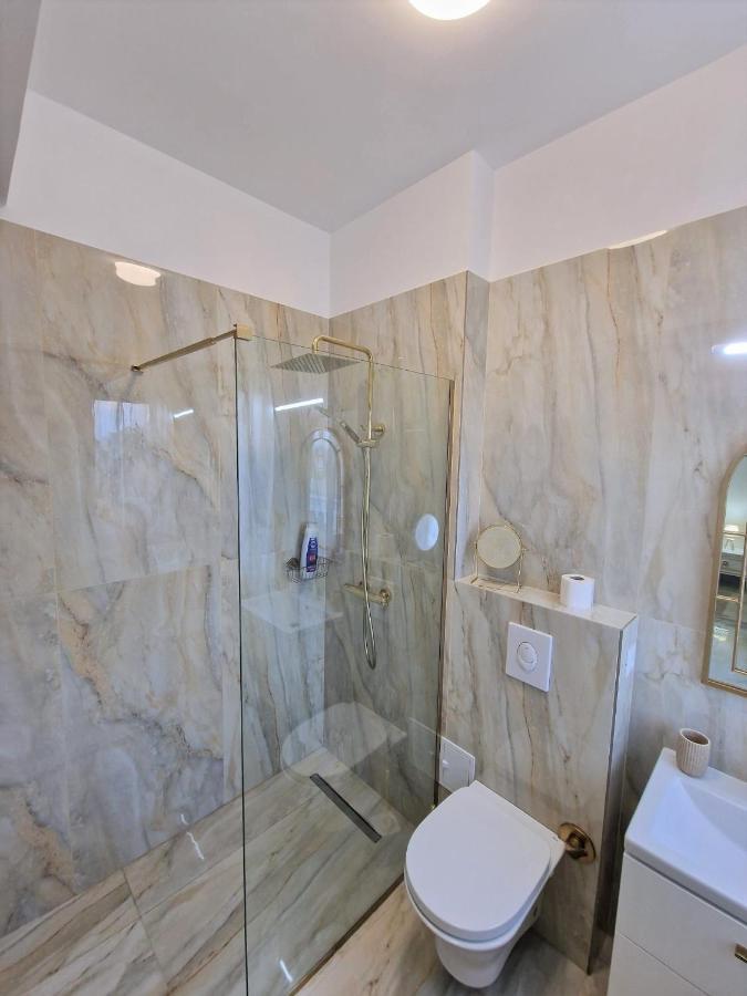 Laroka House Luxury Apartment City Center Universitate بوخارست المظهر الخارجي الصورة