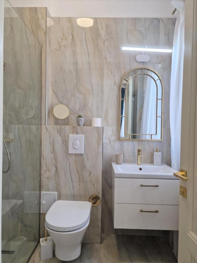 Laroka House Luxury Apartment City Center Universitate بوخارست المظهر الخارجي الصورة