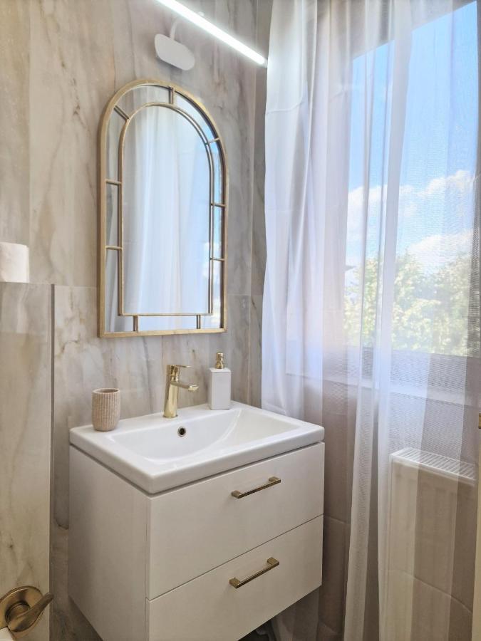 Laroka House Luxury Apartment City Center Universitate بوخارست المظهر الخارجي الصورة